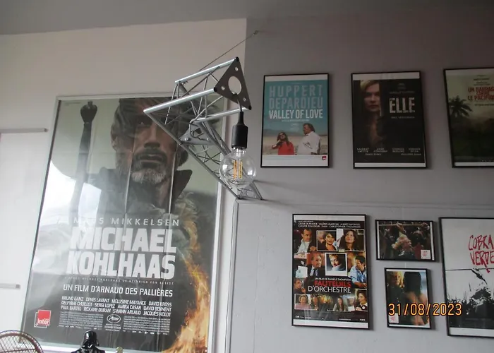 Orange Cinematic 59 Apartman *