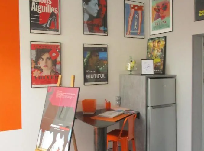 Orange Cinematic 59 Apartman *